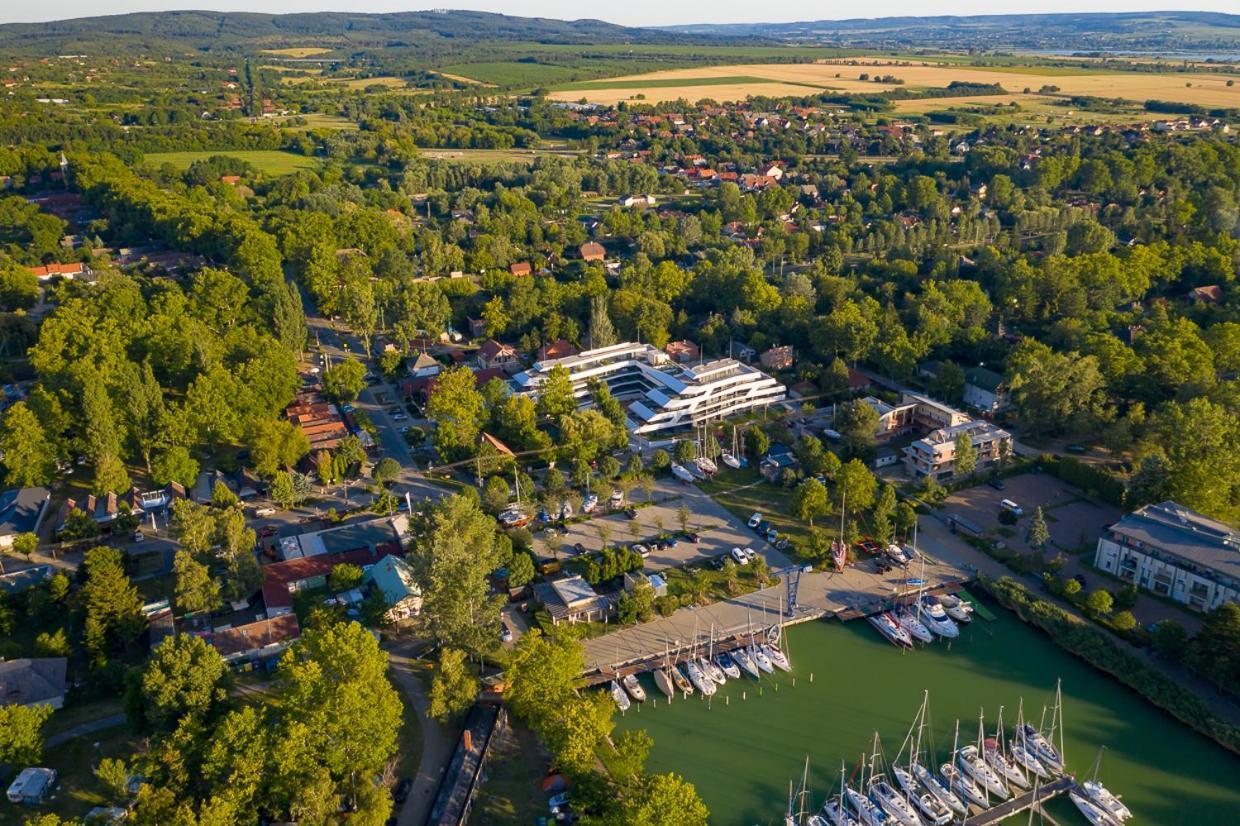 Marina Apartman Hotel Balatonszárszó 외부 사진