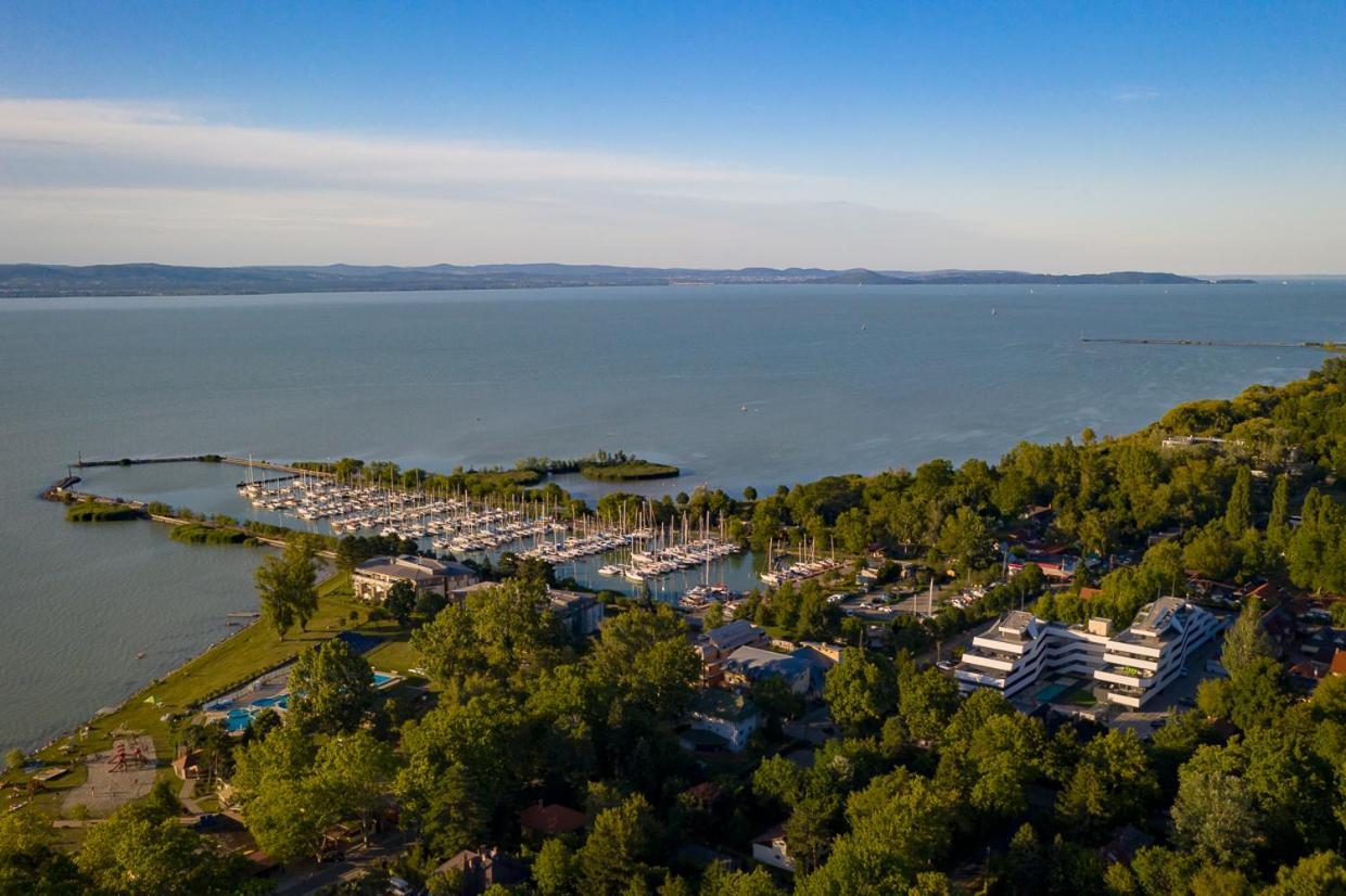 Marina Apartman Hotel Balatonszárszó 외부 사진